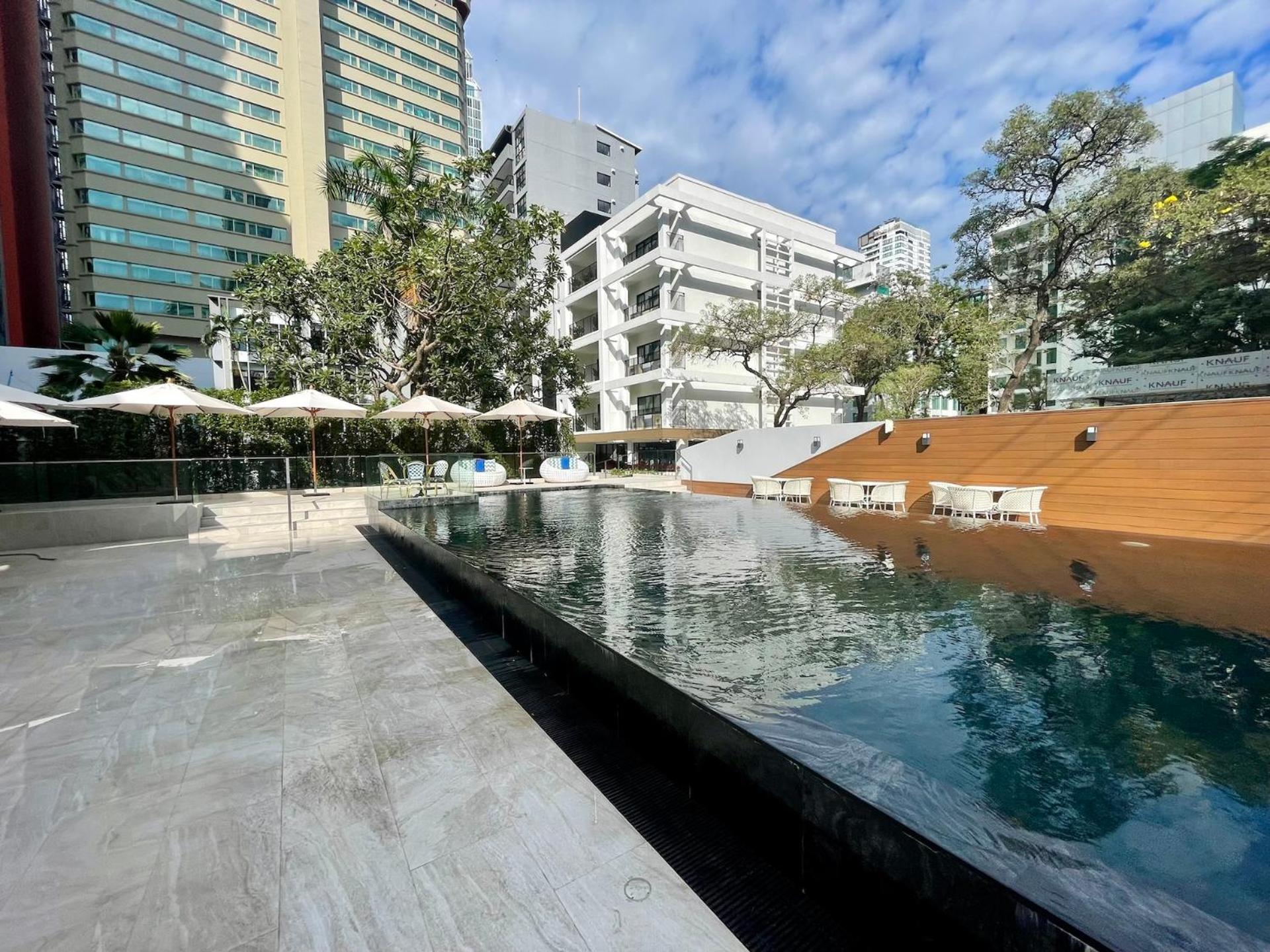 Floral Court Hotel & Residence Sukhumvit 13 Бангкок Экстерьер фото